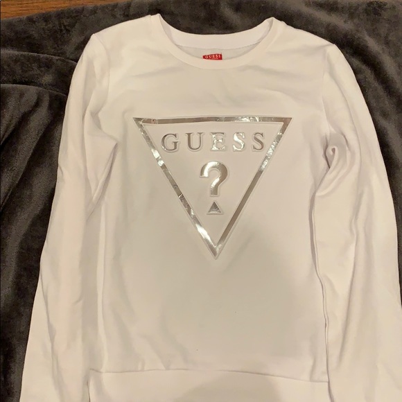 white guess sweatshirt